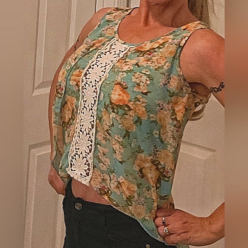 Floral print sleeveless top from Rue21